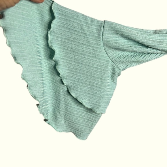 Valmarie woman’s top. Teal green Med/Large. Long bell type sleeve. Hi Lo top - Picture 4 of 6